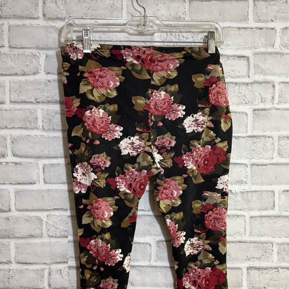 Suzy Shier Floral Women leggings - Black and Red, large - Picture 7 of 8